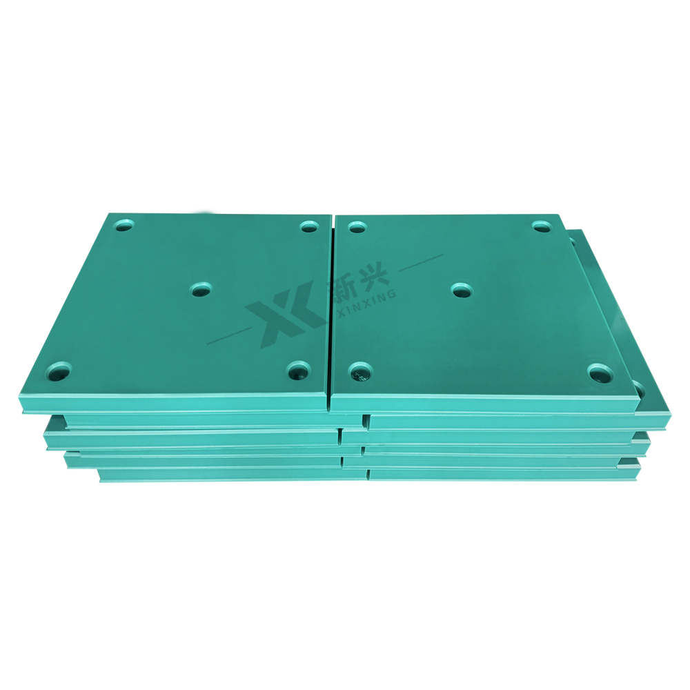 Impact-resistant and aging-resistant port terminal anti-collision fender veneer